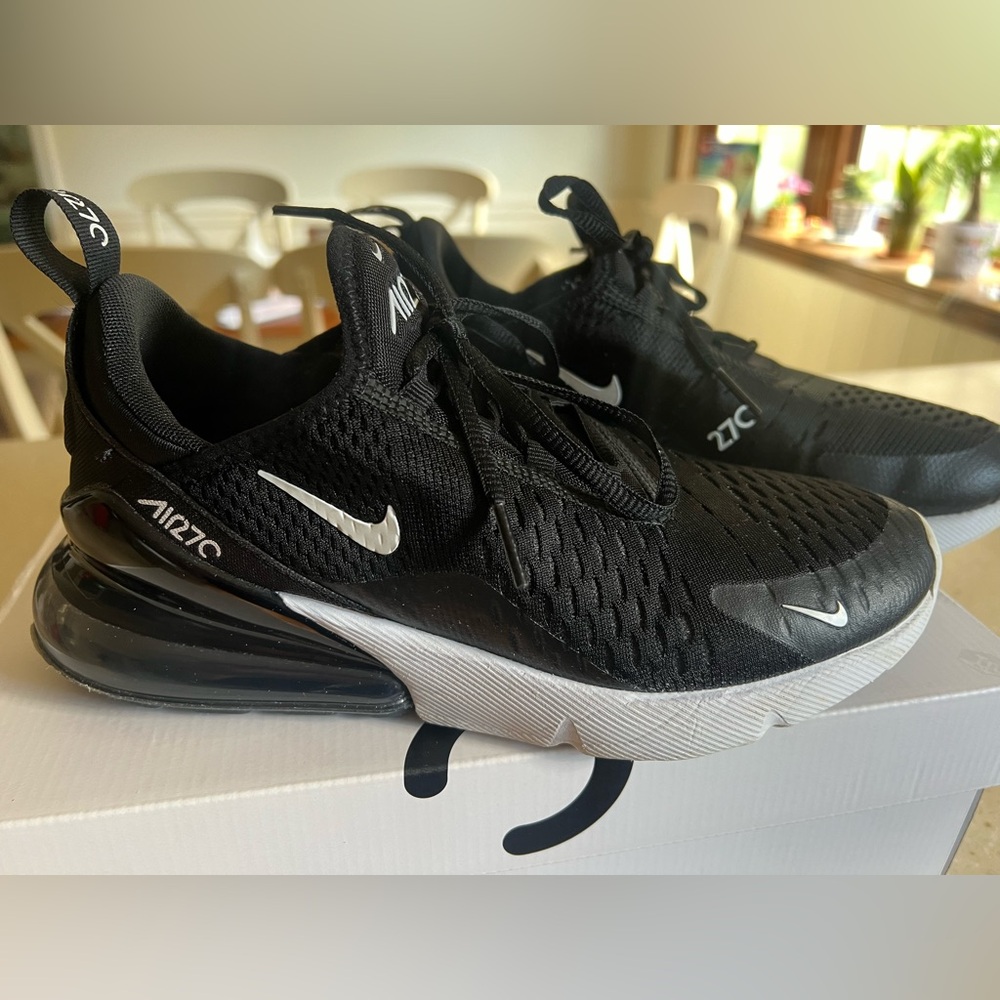 Nike womens Air Max 270- black and white